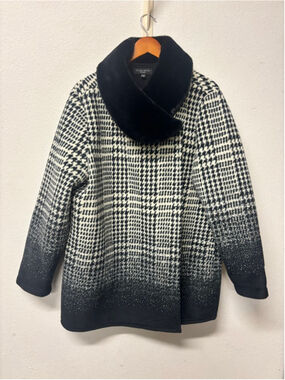 ELLEN REYES Plus 2X Black & White Houndstooth Faux Fur Collar Coat EUC
